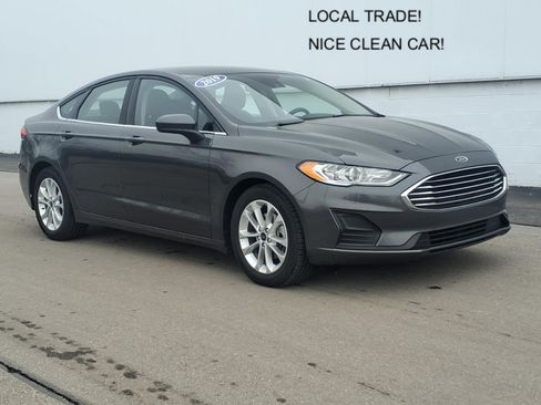 Used 2019 Ford Fusion SE image 1