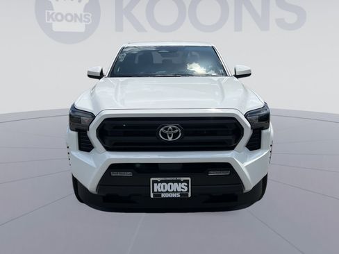 Used 2025 Toyota Tacoma SR5 AWD/4WD image 11