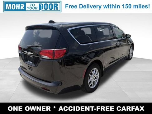 Used 2023 Chrysler Voyager LX FWD image 6