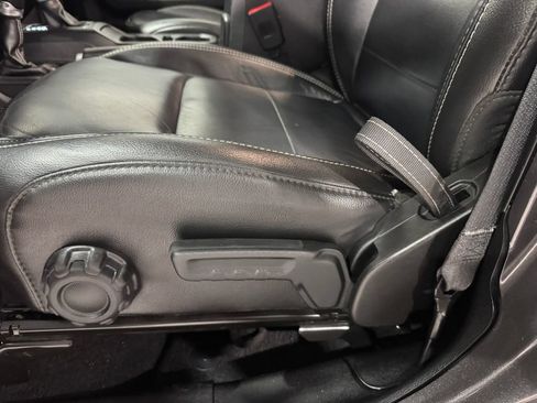 Used 2019 Jeep Wrangler Unlimited Sahara w/ Uconnect 4C Nav & Sound Group AWD/4WD image 19