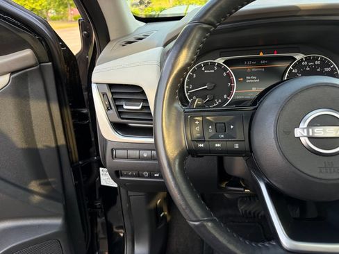 Certified 2023 Nissan Rogue SV w/ SV Premium B Package AWD/4WD image 16