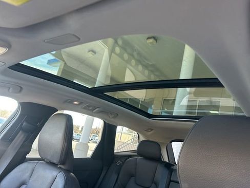 Used 2023 Volvo XC60 B5 Plus image 26