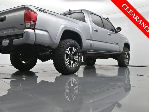 Used 2016 Toyota Tacoma TRD Sport image 44