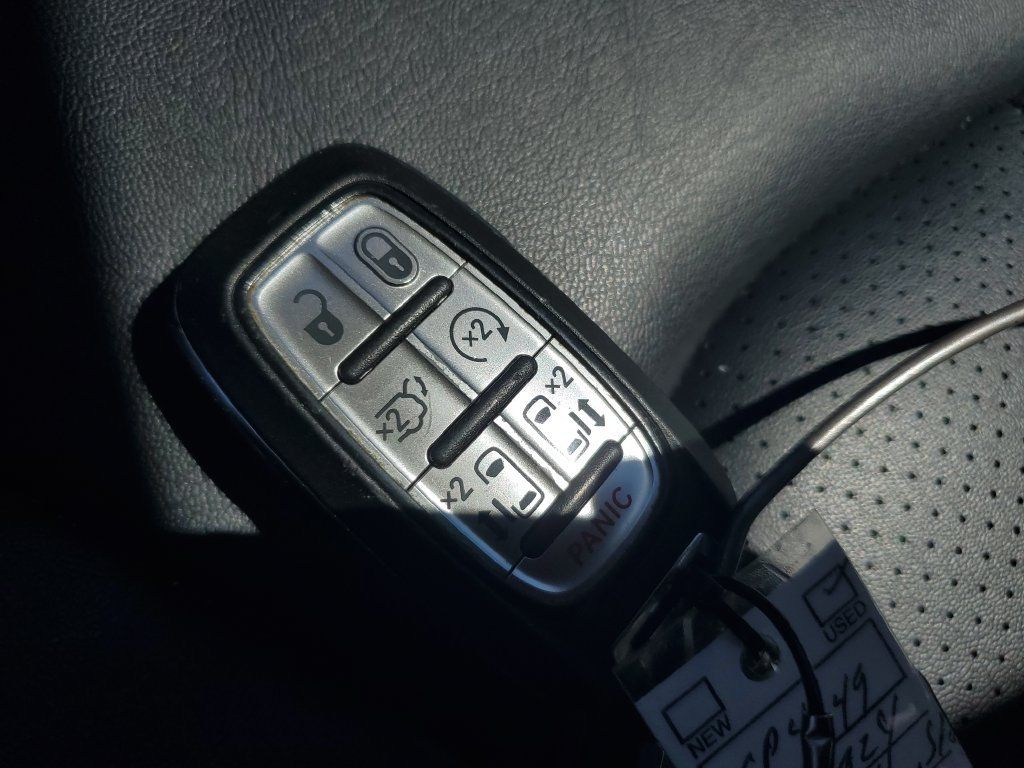 Used 2024 Chrysler Pacifica Touring-L FWD image 23