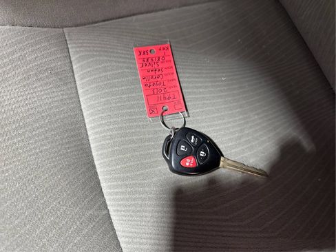 Used 2013 Toyota Corolla LE FWD image 24