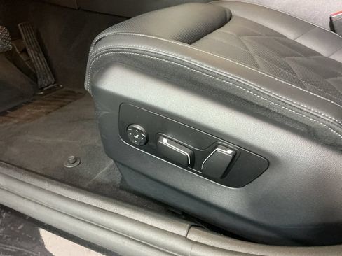 Used 2025 BMW 530i w/ Premium Package RWD image 20