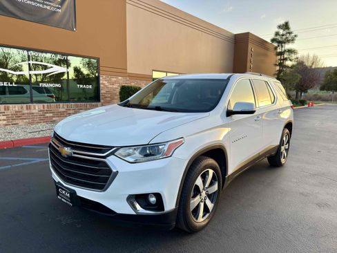 Used 2019 Chevrolet Traverse LT w/ LT Premium Package image 6