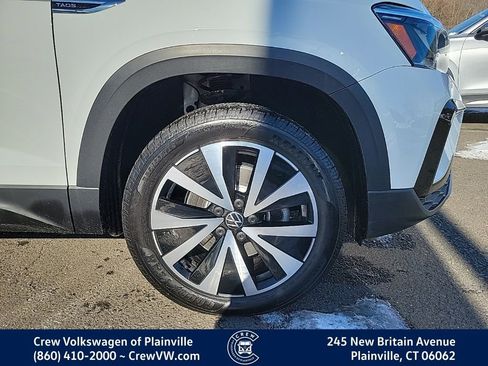 Certified 2022 Volkswagen Taos SE image 20