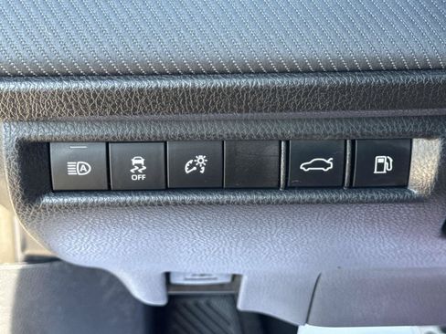 Used 2025 Toyota Camry SE FWD image 17