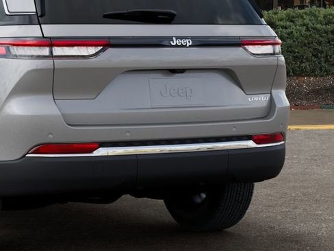 New 2025 Jeep Grand Cherokee Laredo image 13