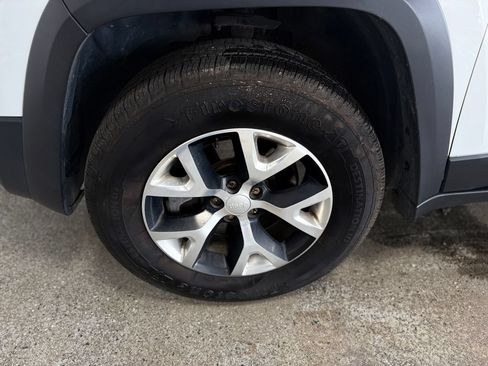 Used 2018 Jeep Cherokee Trailhawk AWD/4WD image 29