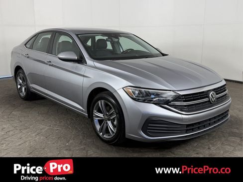 Used 2024 Volkswagen Jetta SE FWD image 1