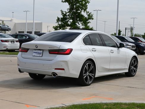 Used 2024 BMW 330i Sedan w/ Premium Package image 9