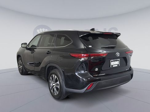Used 2023 Toyota Highlander XLE AWD/4WD image 4