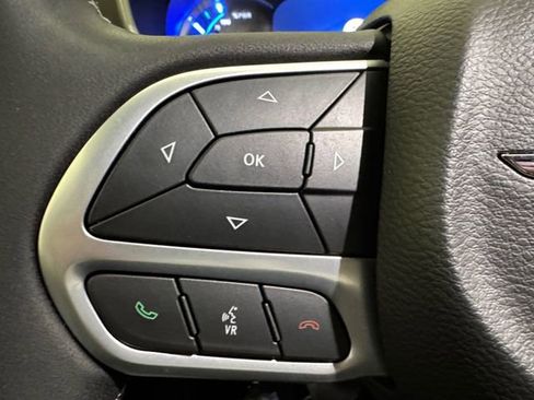 Used 2022 Chrysler Pacifica Touring-L w/ Uconnect Theater Family Group image 7