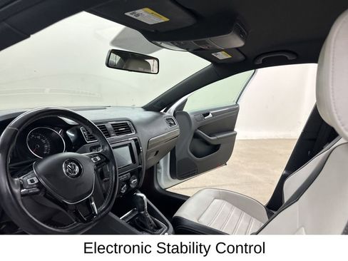 Used 2015 Volkswagen Jetta Sport FWD image 29