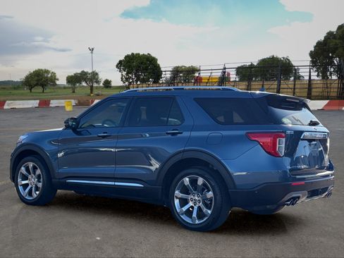 Used 2020 Ford Explorer Platinum w/ Premium Technology Package AWD/4WD image 4
