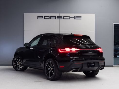 Certified 2026 Porsche Macan AWD/4WD image 3