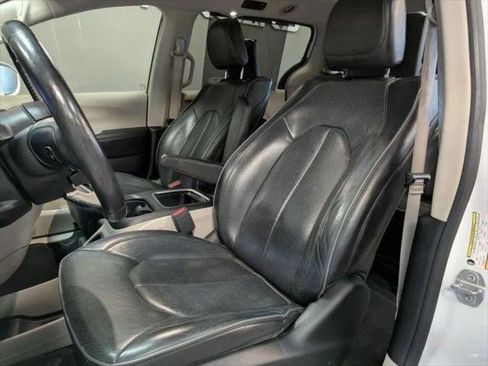 Used 2019 Chrysler Pacifica Limited w/ Advanced Safetytec Group image 21