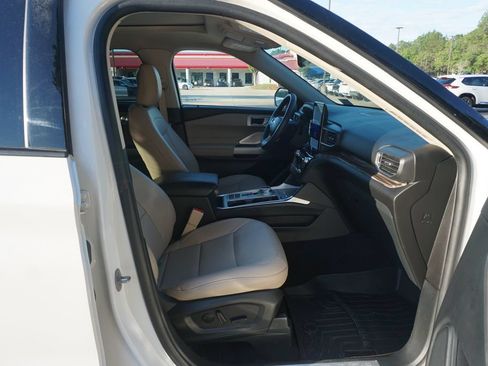 Used 2023 Ford Explorer Limited w/ Limited Technology Package RWD image 18