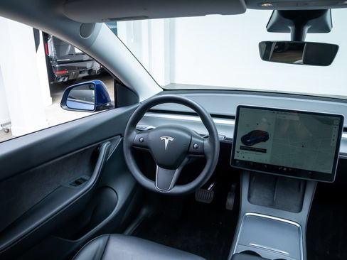 Used 2021 Tesla Model Y Long Range AWD/4WD image 10