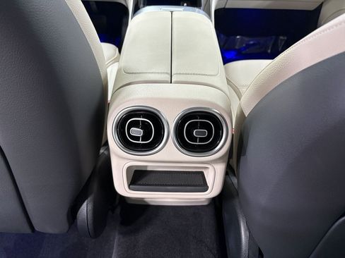 Used 2025 Mercedes-Benz GLC 350e GLC 350e w/ Driver Assistance Package image 28