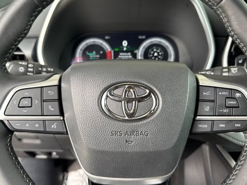 Certified 2025 Toyota Highlander XSE image 23