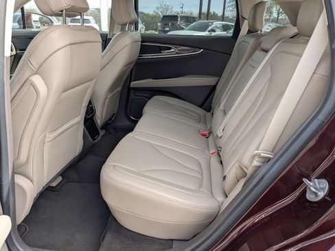 Used 2022 Lincoln Nautilus FWD w/ Premium Package image 20