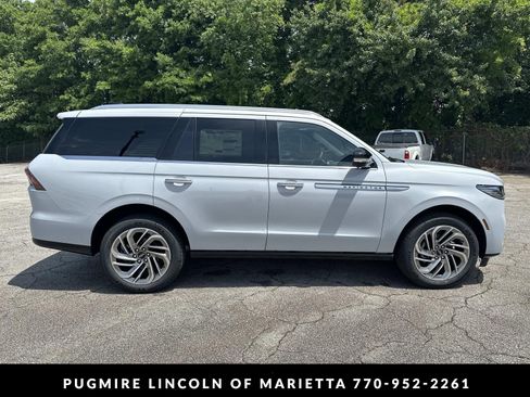 New 2026 Lincoln Navigator Reserve AWD/4WD image 8