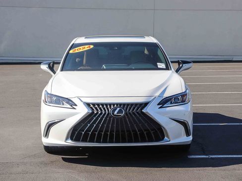 Used 2024 Lexus ES 300h w/ Premium Package FWD image 2