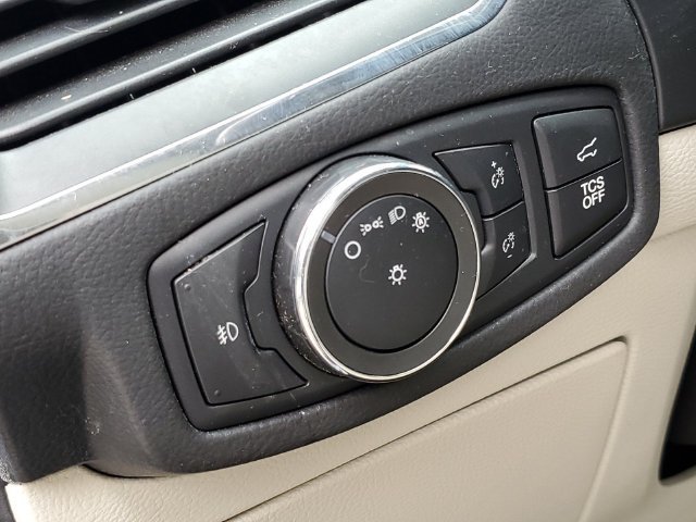 Used 2021 Ford Edge Titanium w/ Equipment Group 301A FWD image 8