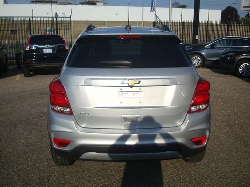 Used 2020 Chevrolet Trax LT w/ LT Convenience Package FWD image 4