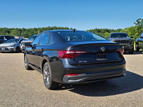 Used 2024 Volkswagen Jetta SE FWD image 3