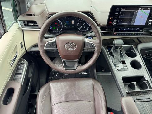 Certified 2021 Toyota Sienna Platinum image 24