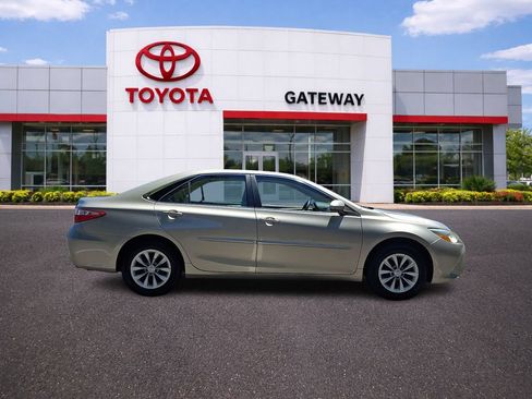 Used 2015 Toyota Camry LE FWD image 4