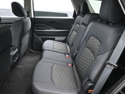 Certified 2024 Nissan Pathfinder S image 12