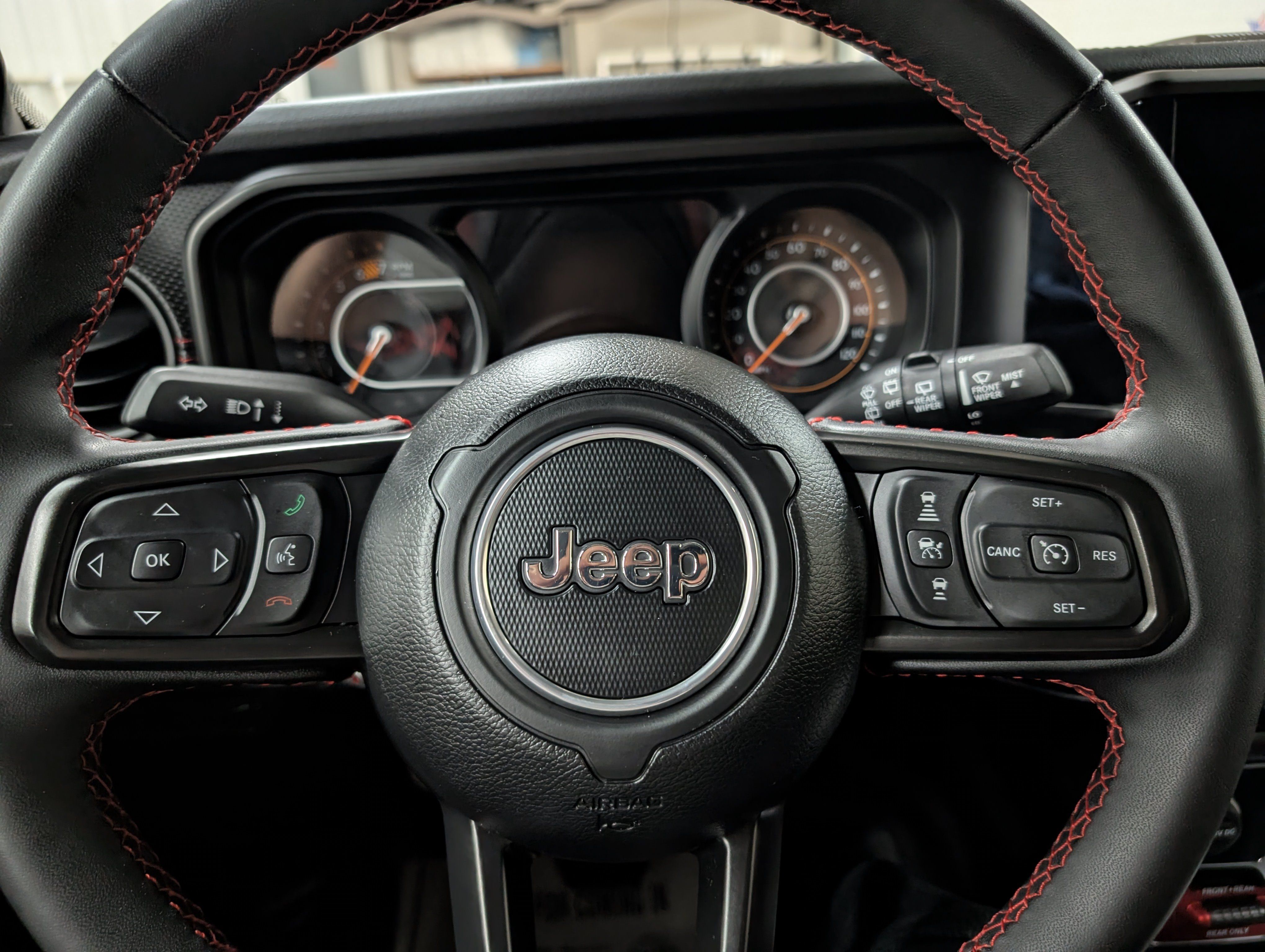 Used 2024 Jeep Wrangler Unlimited Rubicon AWD/4WD image 16