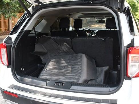 Used 2022 Ford Explorer Limited w/ Equipment Group 301A image 8