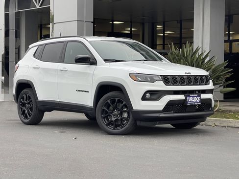New 2026 Jeep Compass Latitude image 2