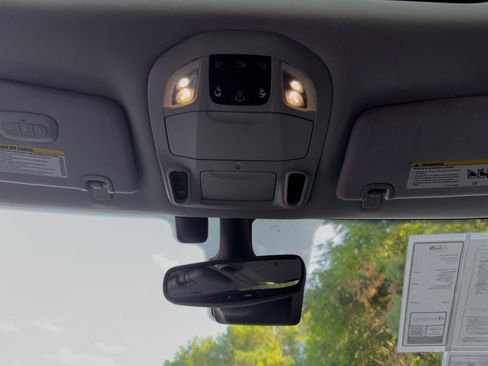 Used 2017 Chrysler Pacifica Limited FWD image 63
