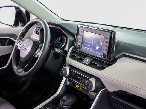 Used 2020 Toyota RAV4 XLE image 26