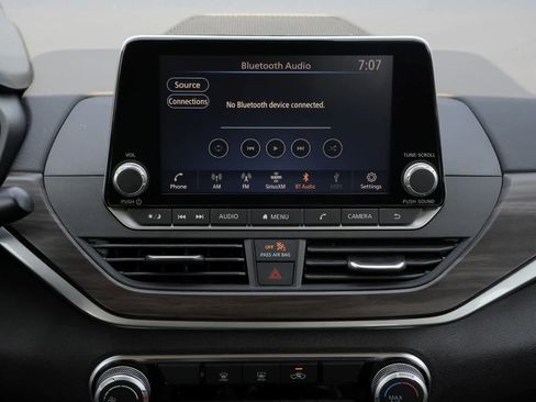 Used 2024 Nissan Altima 2.5 SV FWD image 10