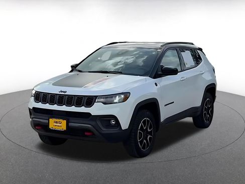 Used 2025 Jeep Compass Trailhawk AWD/4WD image 4