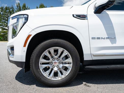 Used 2025 GMC Yukon XL Denali AWD/4WD image 4