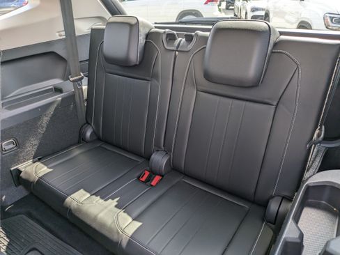 Certified 2023 Volkswagen Tiguan SE FWD image 14