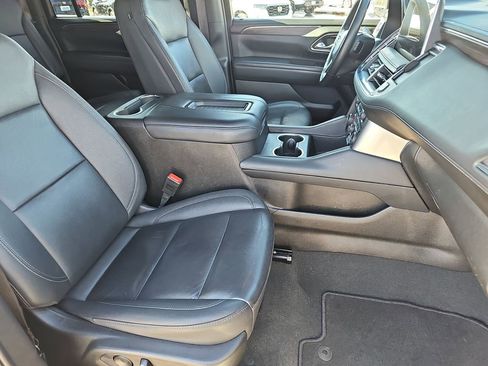 Used 2024 Chevrolet Suburban LT image 12