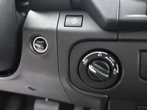 Used 2025 Nissan Frontier PRO-4X image 15