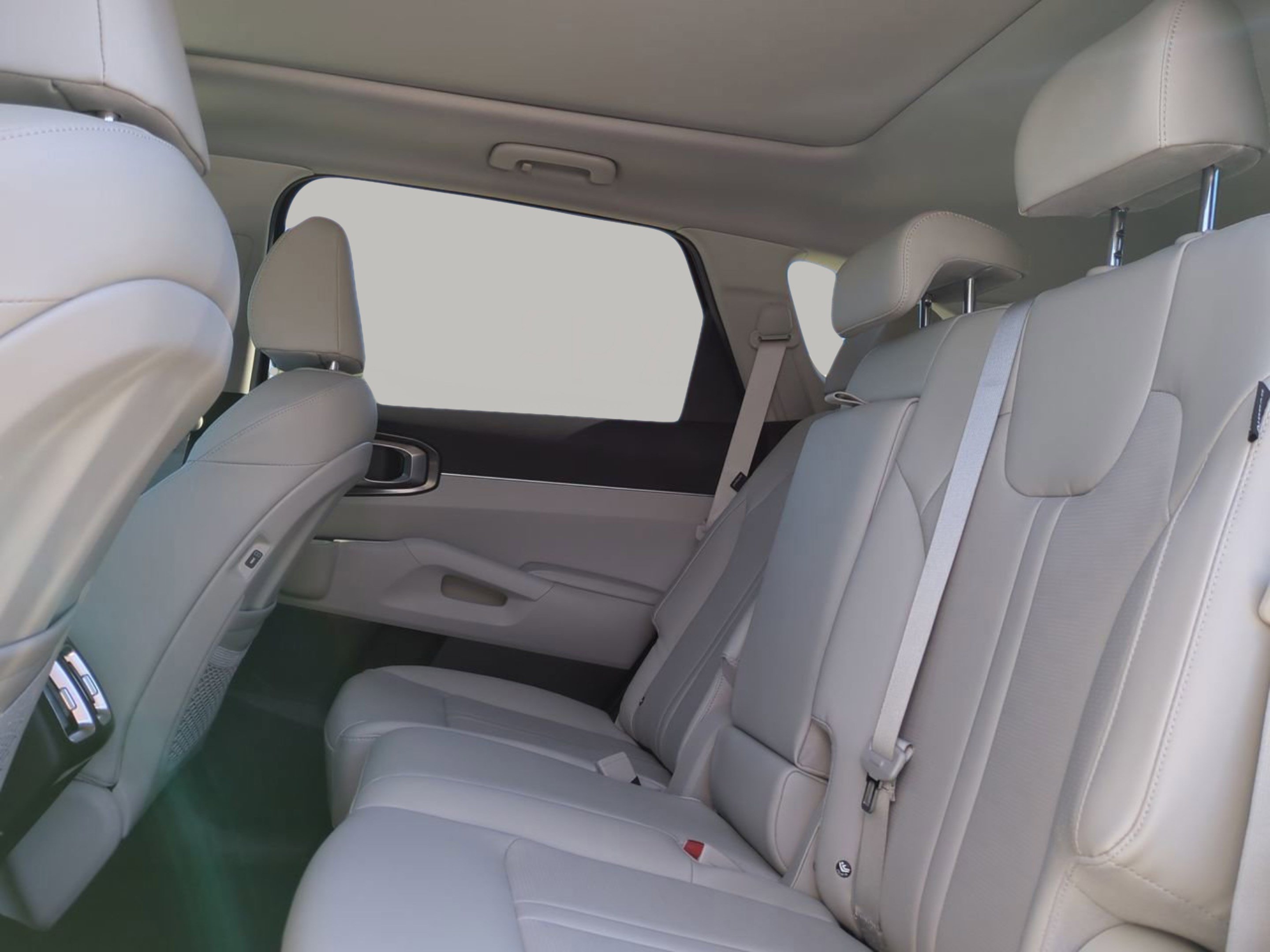 Certified 2025 Kia Sorento S w/ Panoramic Sunroof Package FWD image 13