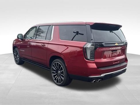 Used 2025 Chevrolet Suburban High Country AWD/4WD image 5