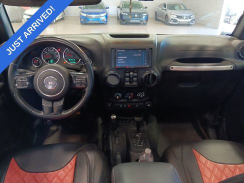 Used 2017 Jeep Wrangler Unlimited Sahara w/ Connectivity Group AWD/4WD image 5